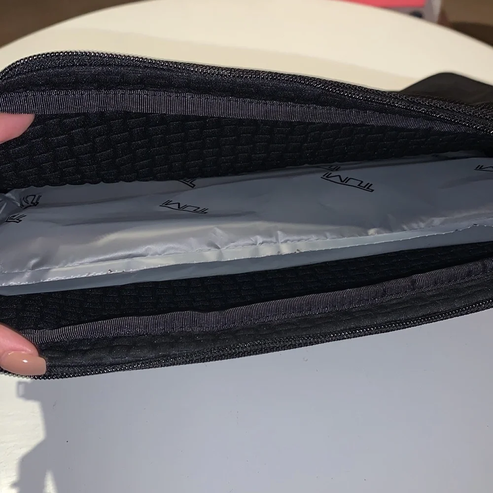 Tumi black computer case. Laptop bag travel